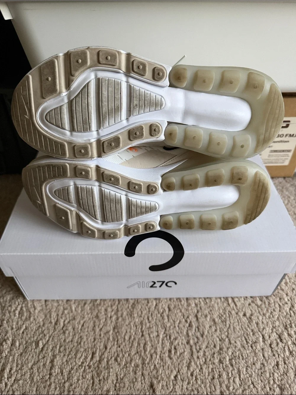 Nike- W Air Max 270